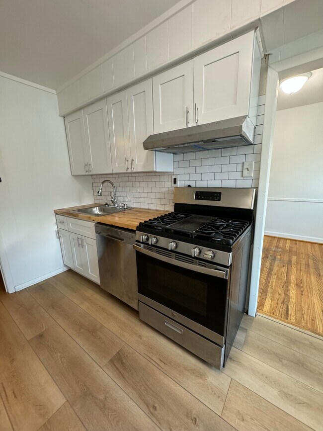 Kitchen 3 - 205 W Colonial St