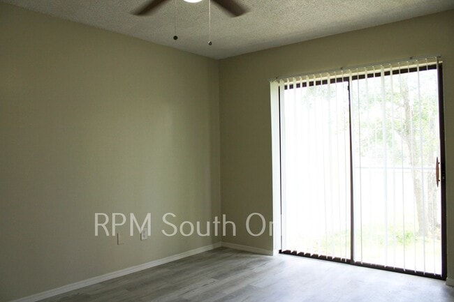 Building Photo - Mid-Century Charmer ONLY $1995/ Month - 2B...