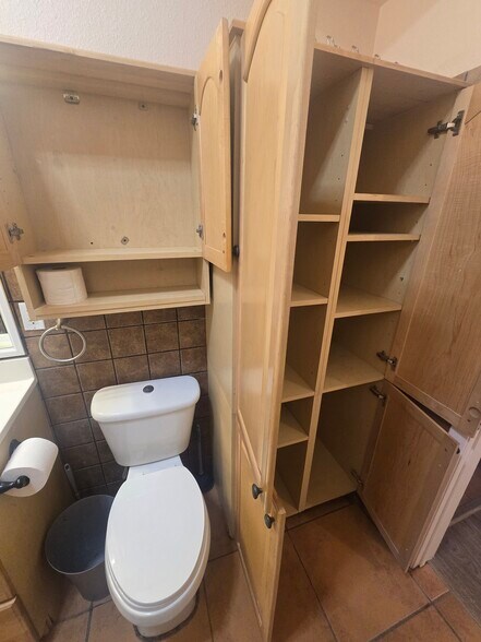 bathroom_storage - 2202 W 3rd St