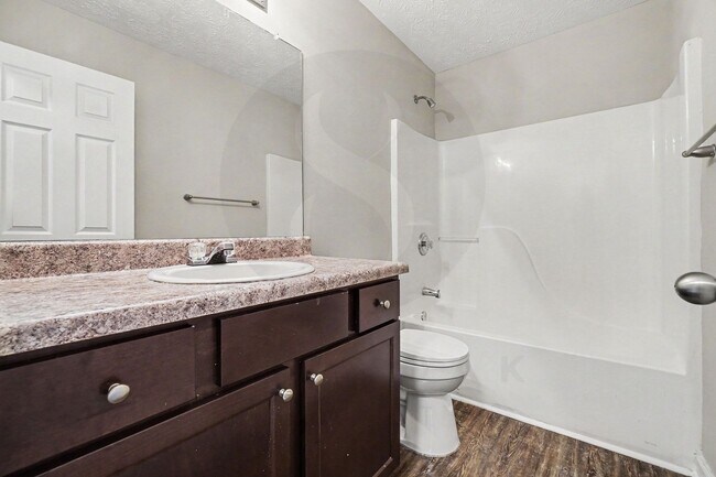 Building Photo - Must See 3BR/2.5BA Home in East Point!