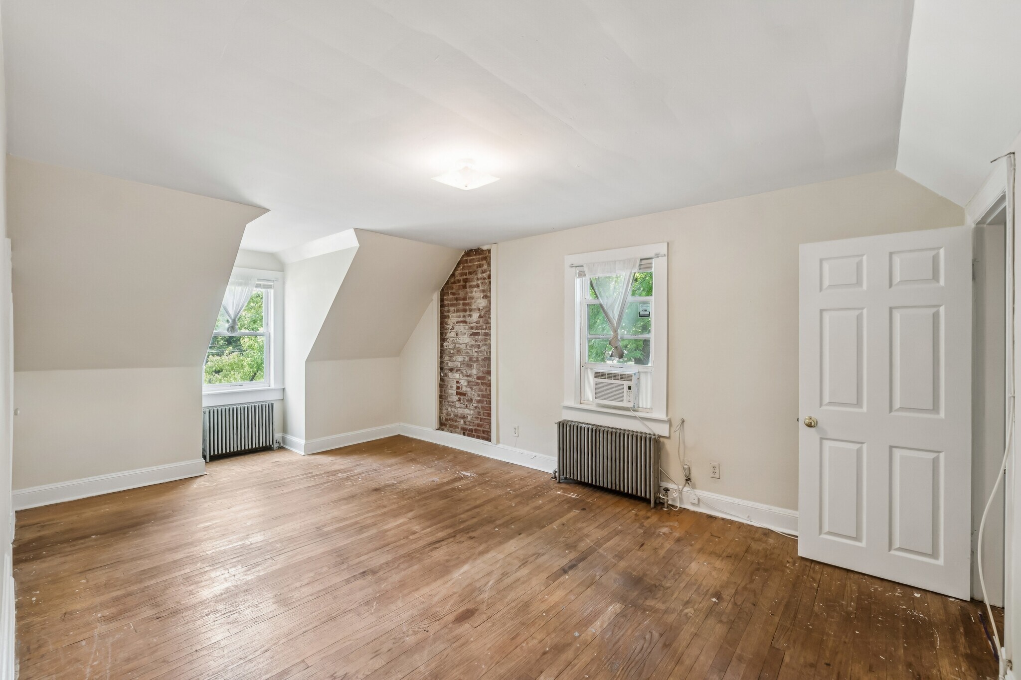 Building Photo - 7504 Hopkins Ave