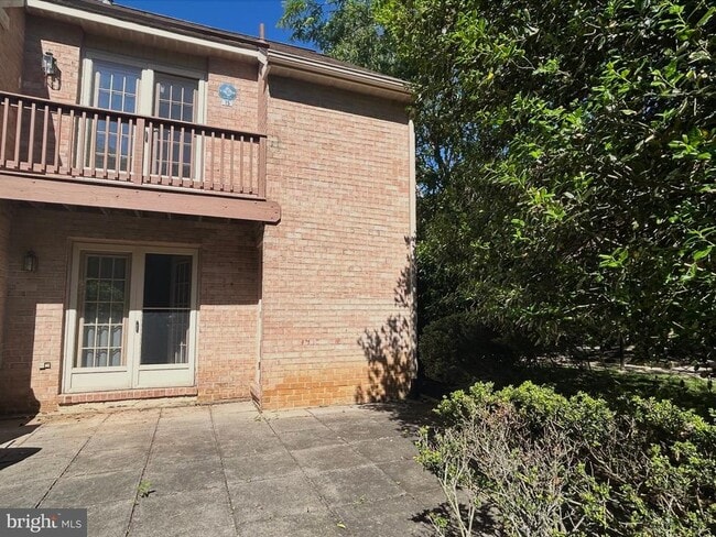 Building Photo - 15 Rampart Dr