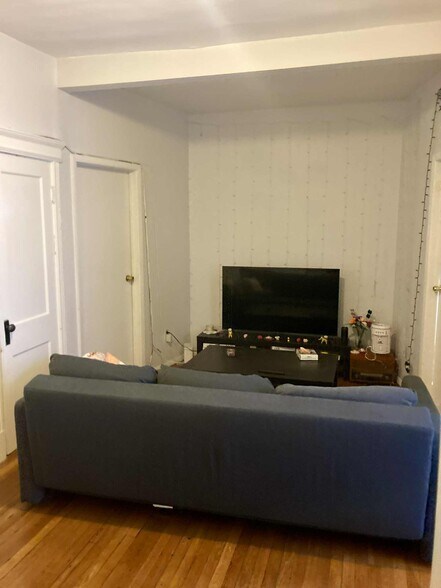 Building Photo - 46 Park Vale Ave