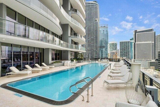Building Photo - 1000 Brickell Plaza