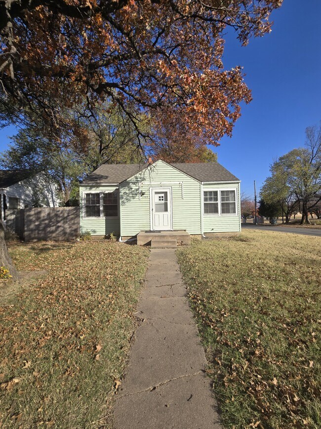 Primary Photo - 1102 Dellrose