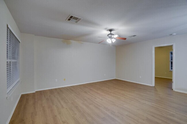 Building Photo - 201 Creek Ledge Dr