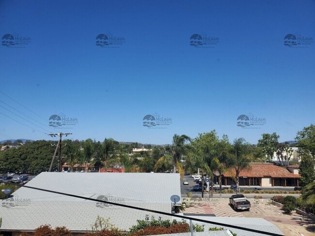 Building Photo - 2B/1B Home in Fallbrook!