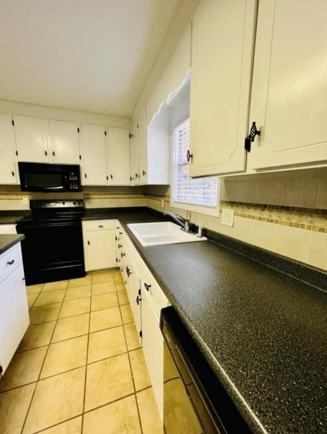 Building Photo - 206 Goff Dr