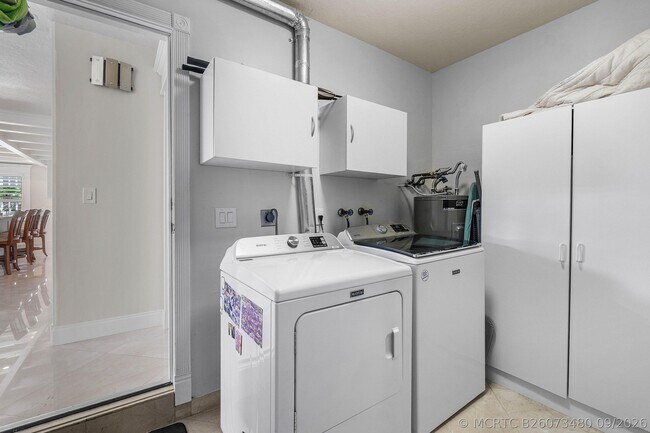 Building Photo - 1109 Bel Air Dr