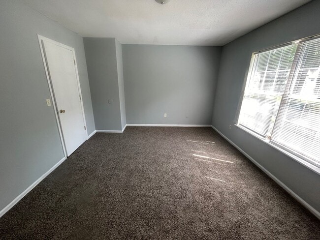 Building Photo - 107 Country Town Dr