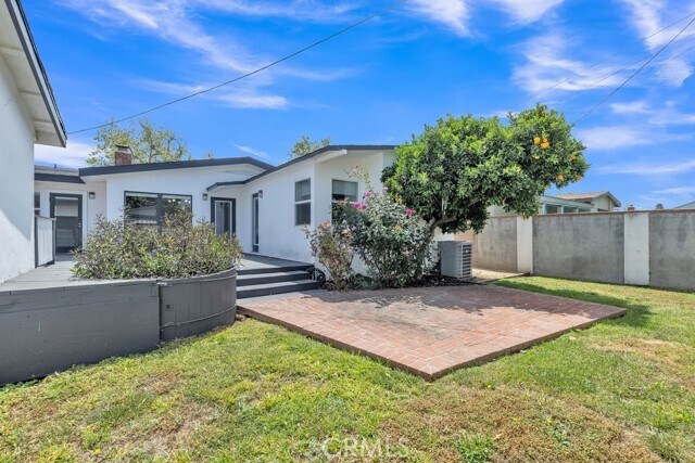 Building Photo - 2909 Nipomo Ave