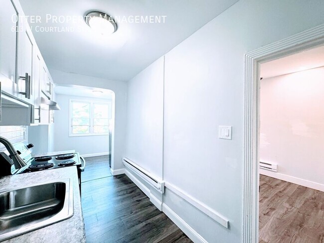 Building Photo - 613 W Courtland St