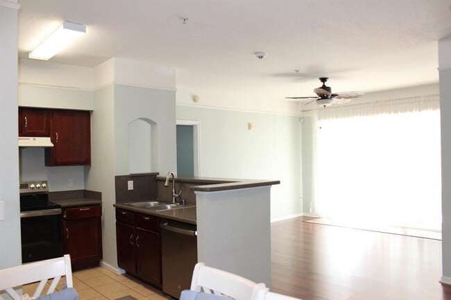 Building Photo - 2801 Chancellorsville Dr