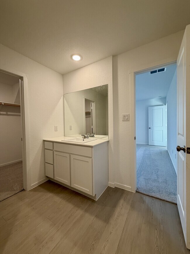 Building Photo - 14536 Azzurro Stone