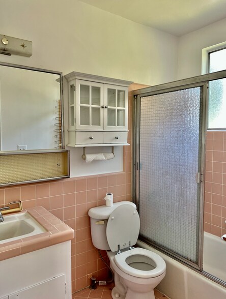 Bathroom - 1641 Maltman Ave