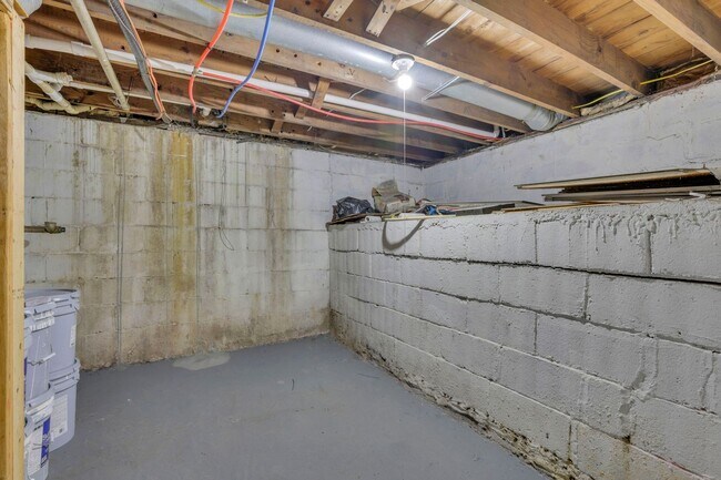 Building Photo - 807-809 E Deshler Ave