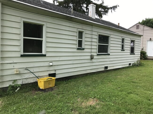 Building Photo - 263 S Bon Air Ave