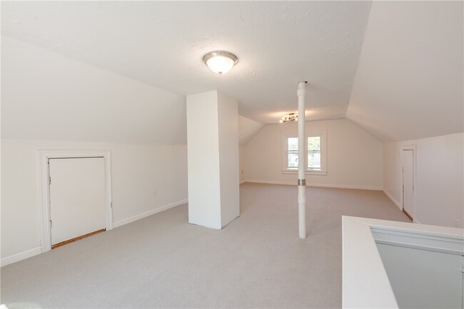 Building Photo - 116 W Spruce St