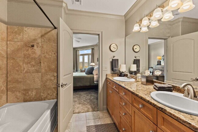 Building Photo - Luxury resort-style living: Fully furnished condo on the Cumberland River less than 25 miles from...