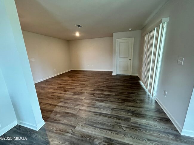 Building Photo - 272 Laurel Springs Dr
