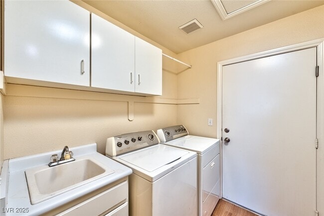 Building Photo - 132 Lemongold St