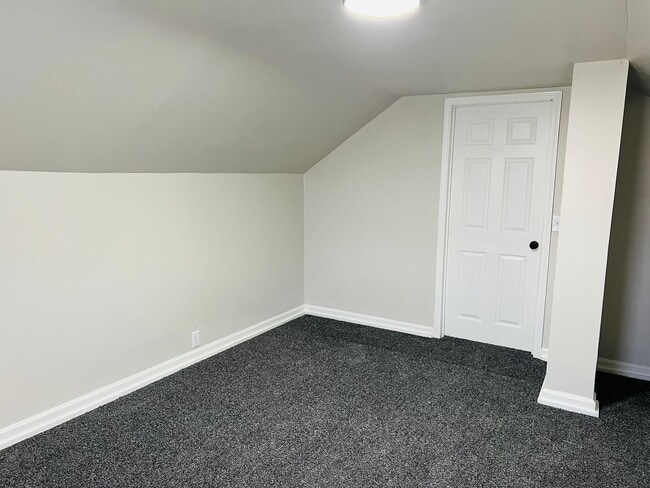 Building Photo - Gorgeous Renovated 3 Bedroom House!