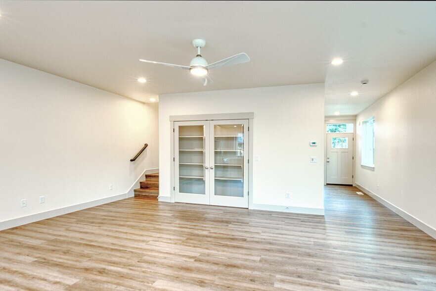 Building Photo - 1319 Oppek St NE