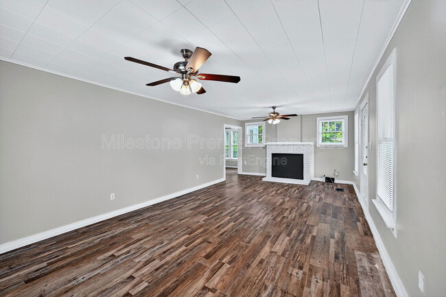 Building Photo - 300 W Moore St