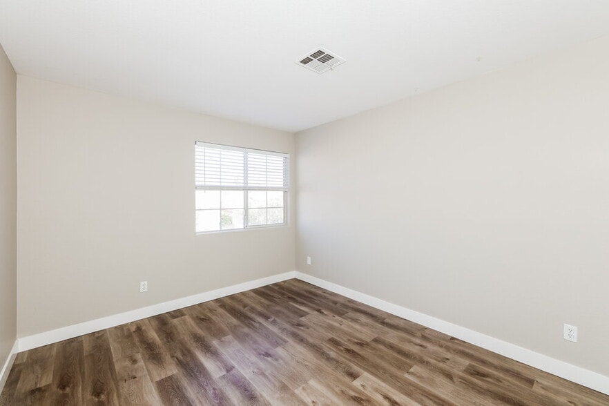 Building Photo - 104 Escada Ln