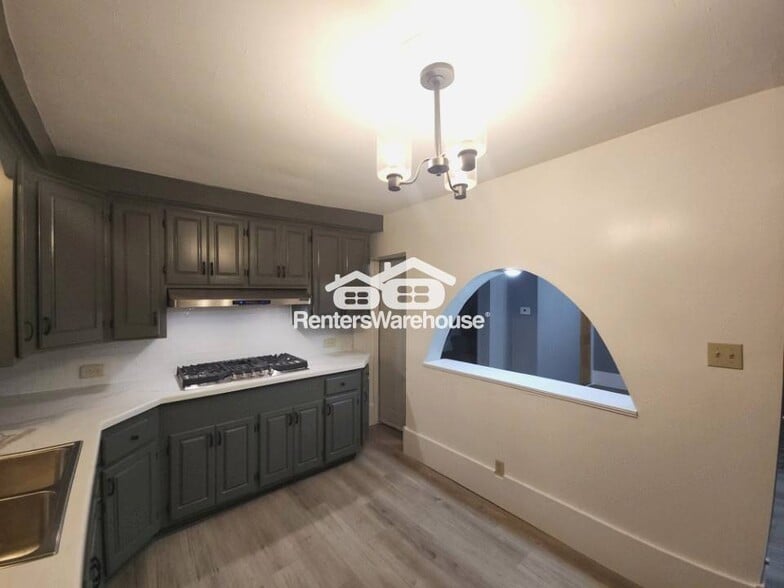 Building Photo - 1426 Douglas St