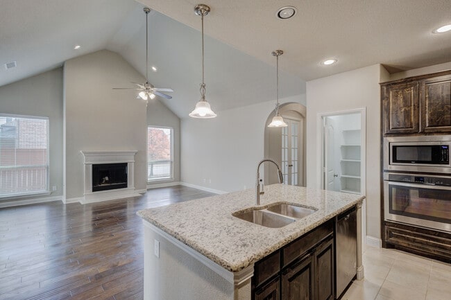 Building Photo - 15609 Canyon Ridge