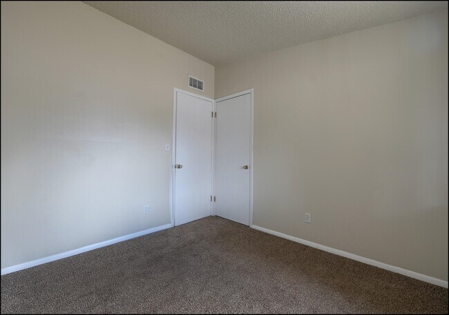 Building Photo - 4109 Roxbury Dr