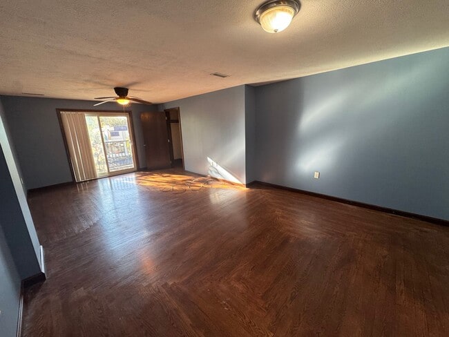 Building Photo - 242 S Market St