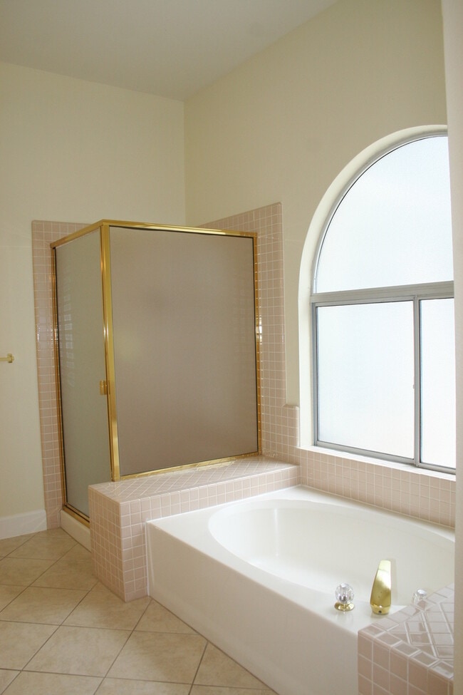 Building Photo - 10317 Walnut Creek Ct