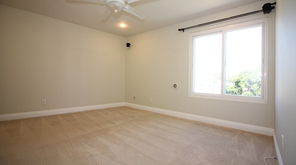 Building Photo - 8163 Redlands St