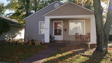 Building Photo - Carthage House!  2 Bedroom 1 Bath  with Ba...