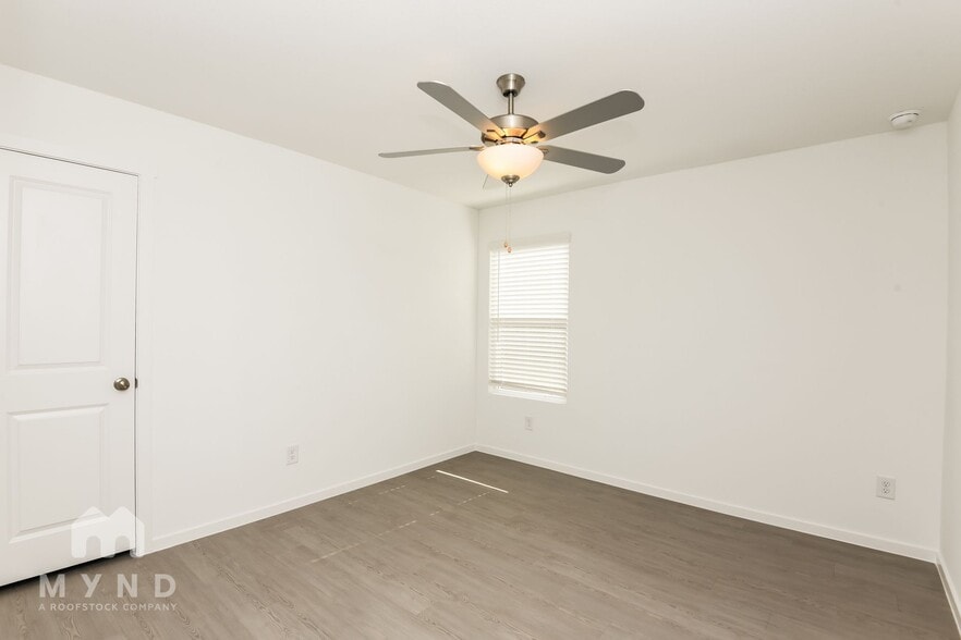 Building Photo - 2709 Ctr Crk Ln