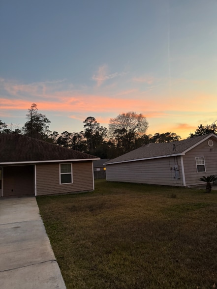 Building Photo - 521 Lee Dr