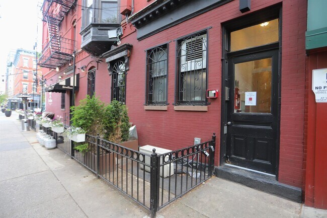 Building Photo - 105 11th St