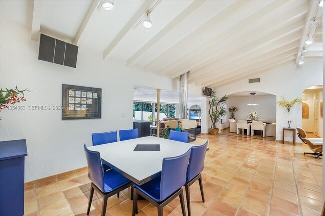 Building Photo - 278 S Island Rd