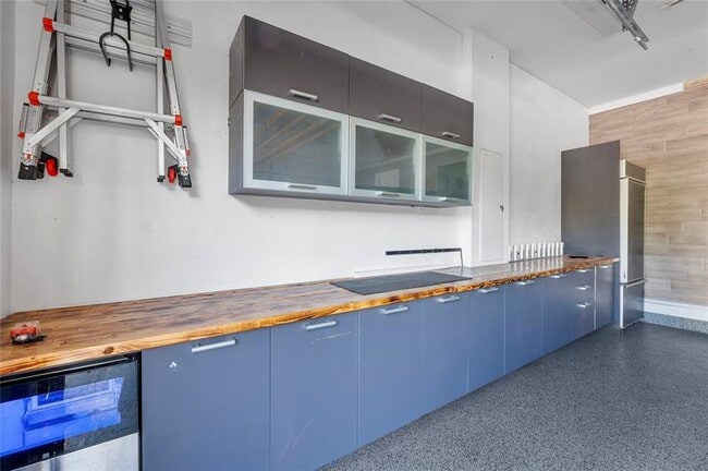 Building Photo - 3270 NE 15th St