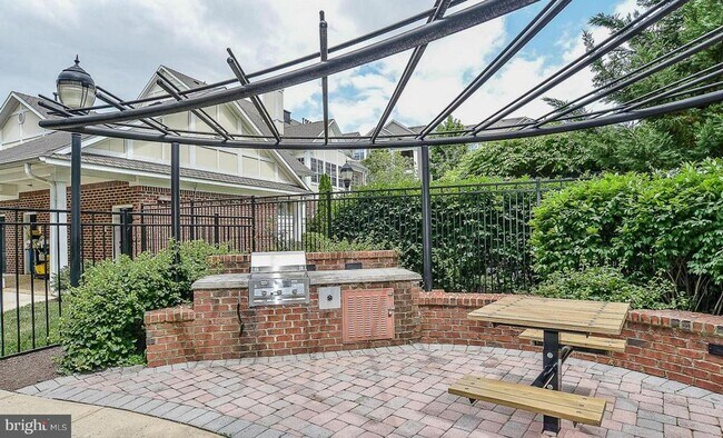 Building Photo - 12958 Centre Park Cir