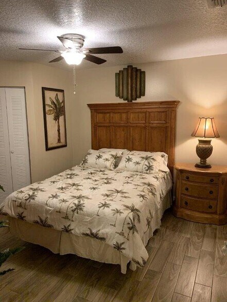 Bedroom - 2612 Grassy Point Dr