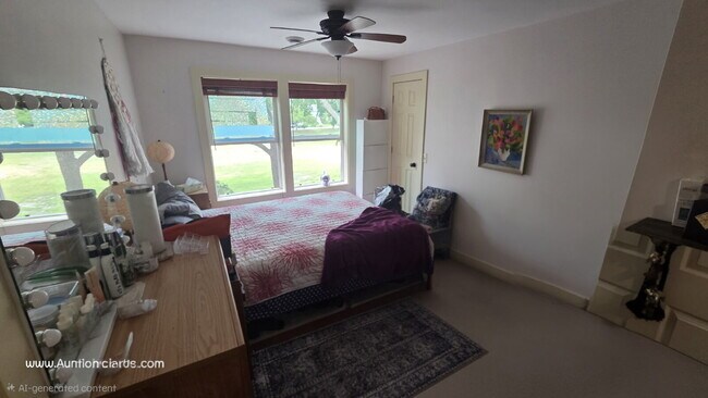 Building Photo - 2 Bed - 1 Bath Upper level unit in a triplex - Updated Unit
