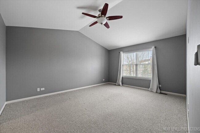 Building Photo - 706 Versailles Pkwy