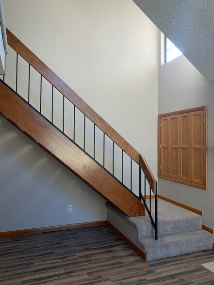 Building Photo - 5910 Gunbarrel Ave