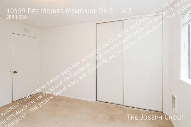 Building Photo - 10459 Des Moines Memorial Dr S