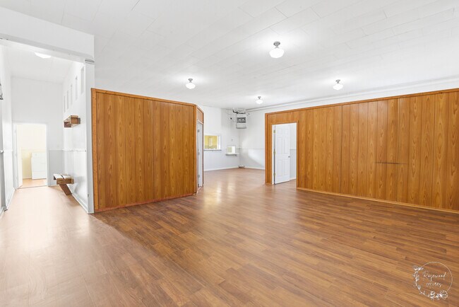 Building Photo - 19 S Green St