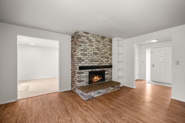 Building Photo - Available Now!! 5 Bedroom, 3 Bathroom Ranc...