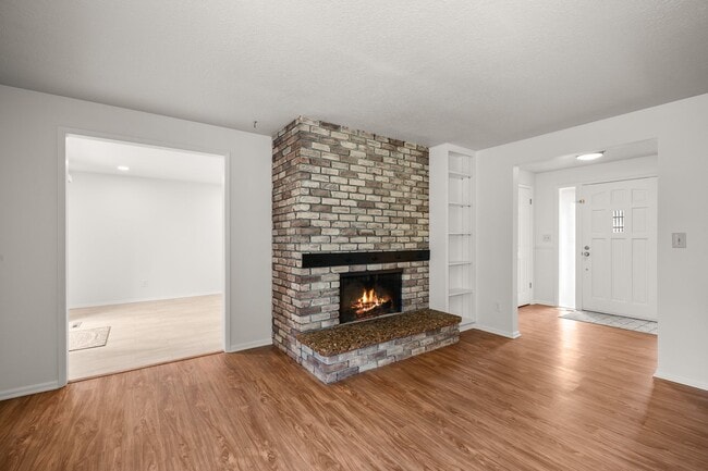 Building Photo - Gorgeous Renovated 5 bedroom in Mead